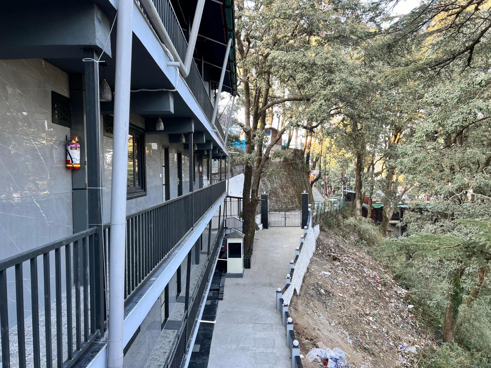 Hotel Pride Inn - 800 Mts From Mall Road Mussoorie Bagian luar foto